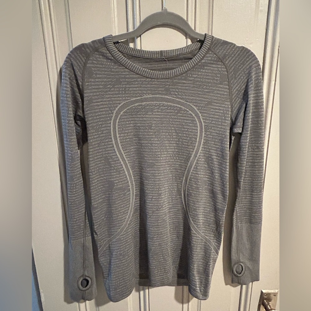 Lululemon long sleeve workout shirt gray 6